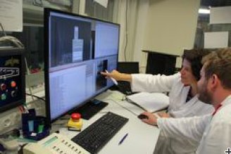 First author Sebastian Gruber and Prof. Dr. Petra Foerst evaluating the data of the freeze drying experiments. Credit: Michael Schulz / TUM