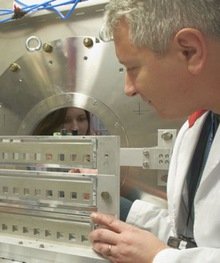 Dr. Aurel Radulescu at the KWS-2 instrument in the neutron guide hall of the research neutron source Heinz Maier-Leibnitz (FRM II) in Garching. Copyright: W. Schürmann / TUM